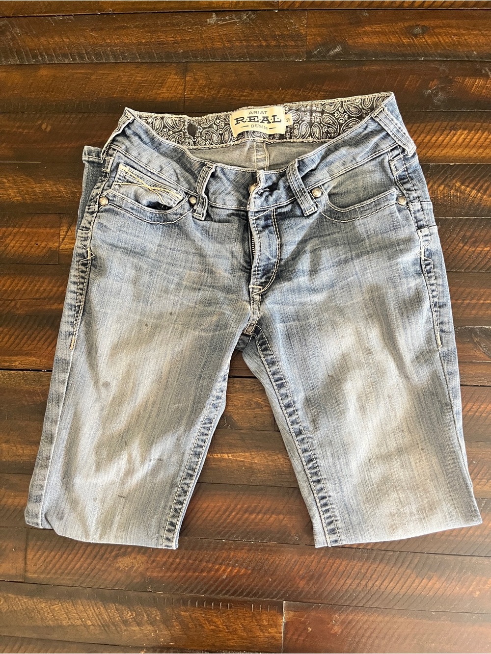 Ariat REAL Denim Mid Rise Straight Jeans Women’s 28S Light Wash Distressed